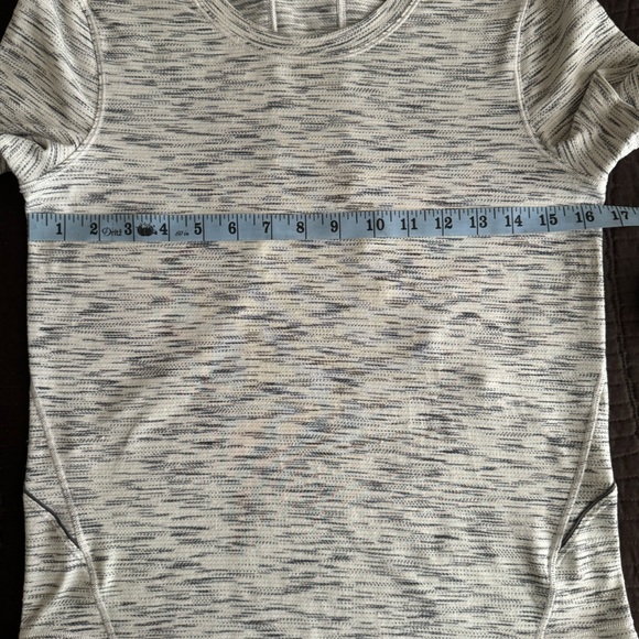 Lululemon short sleeve top - Picture 5 of 11